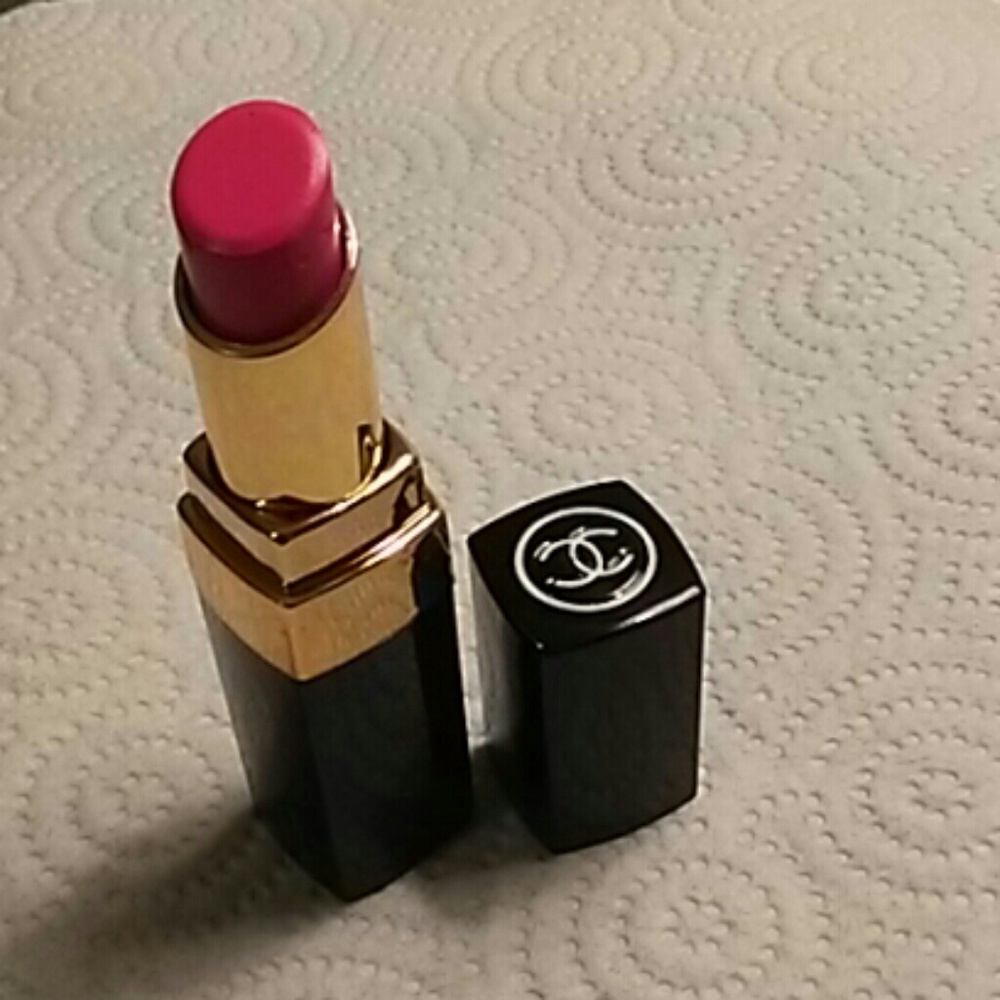 Chanel Rouge Coco Shine in Emotion